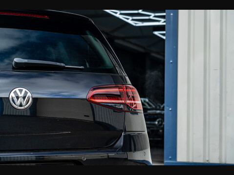 Volkswagen Golf R TSI DSG 26