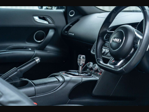 Audi R8 4.2 R8 Quattro V8 Semi-Auto 4WD 2dr 17