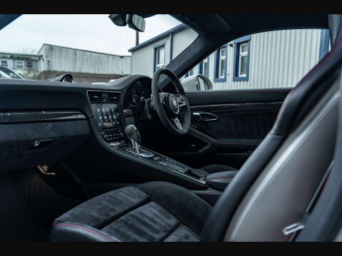 Porsche 911 3.0 911 Carrera 4 GTS Semi-Auto 4WD 2dr 9