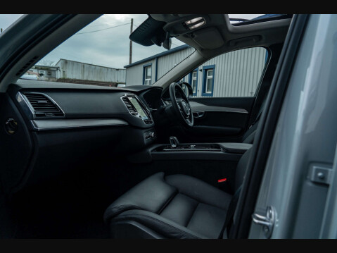 Volvo XC90 2.0 XC90 + B5 MHEV AWD Auto 4WD 5dr 9