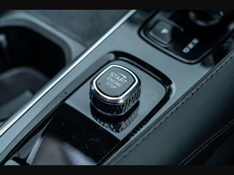Volvo XC90 2.0 XC90 + B5 MHEV AWD Auto 4WD 5dr 18