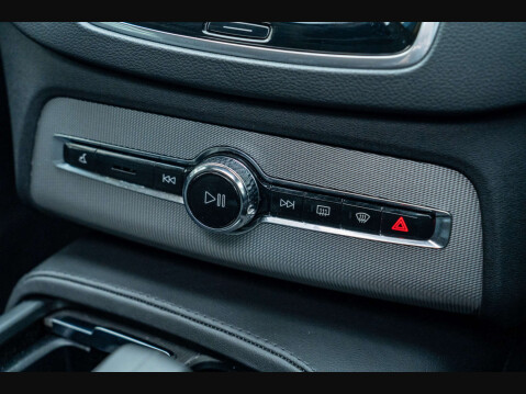 Volvo XC90 2.0 XC90 + B5 MHEV AWD Auto 4WD 5dr 15