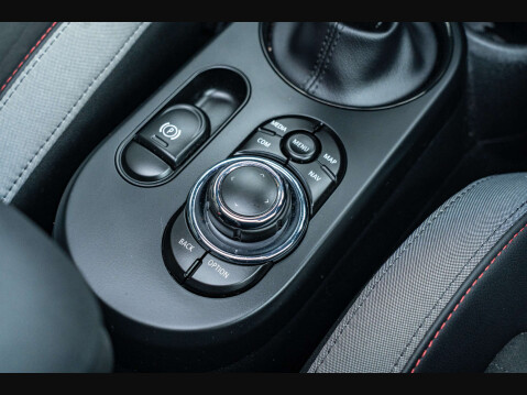 Mini Hatch 2.0 John Cooper Works Auto 3dr 19