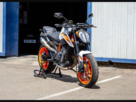 KTM 890 Duke 0.9 890 Duke R 3