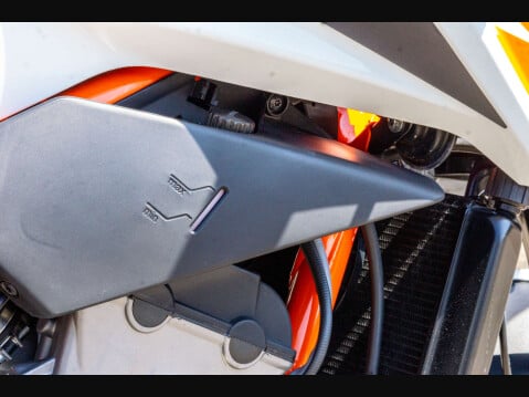 KTM 890 Duke 0.9 890 Duke R 24