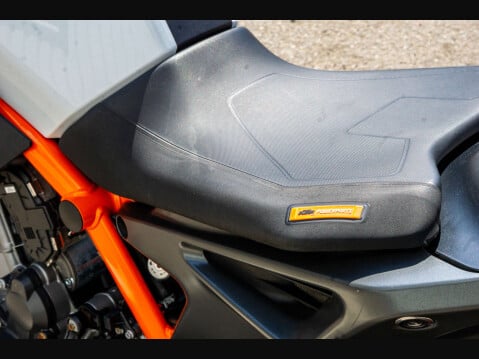 KTM 890 Duke 0.9 890 Duke R 26