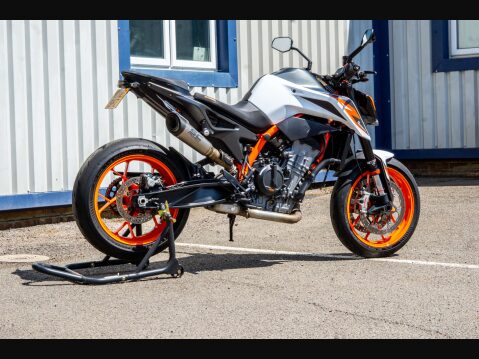 KTM 890 Duke 0.9 890 Duke R 4