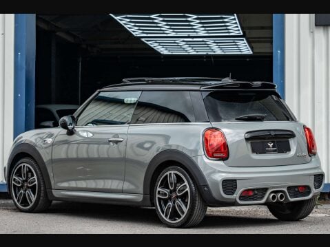 Mini Hatch 2.0 Cooper S Sport Auto 3dr 2