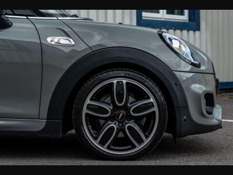Mini Hatch 2.0 Cooper S Sport Auto 3dr 6