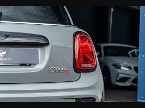 Mini Hatch 2.0 Cooper S Sport Auto 3dr 26