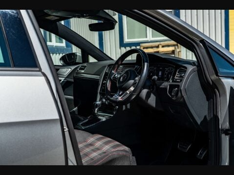 Volkswagen Golf 2.0 Golf GTi Performance TSi Semi-Auto 5dr 11