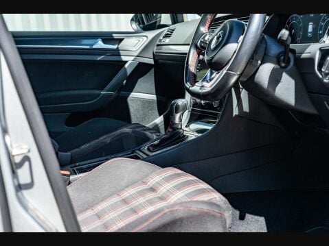 Volkswagen Golf 2.0 Golf GTi Performance TSi Semi-Auto 5dr 17