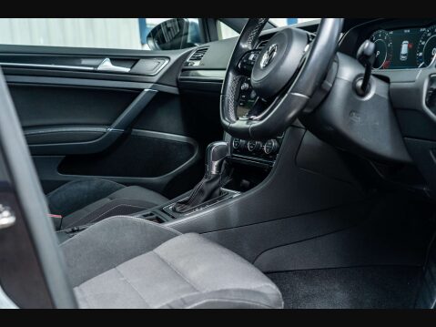 Volkswagen Golf 2.0 Golf R TSi 4Motion Semi-Auto 4WD 5dr 17