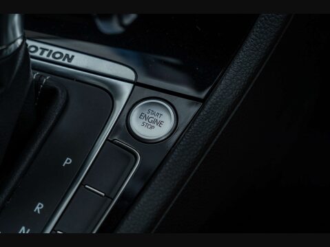Volkswagen Golf 2.0 Golf R TSi 4Motion Semi-Auto 4WD 5dr 19