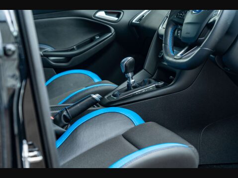 Ford Focus 2.3 Focus RS 4WD 5dr 17