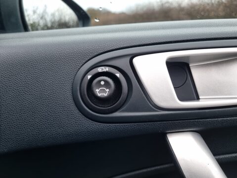Ford Fiesta TITANIUM 16