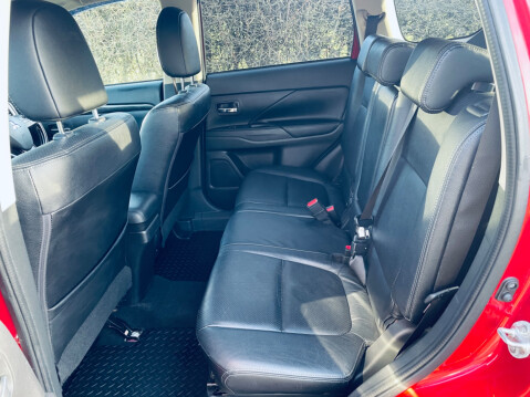 Mitsubishi Outlander DI-D 4 11
