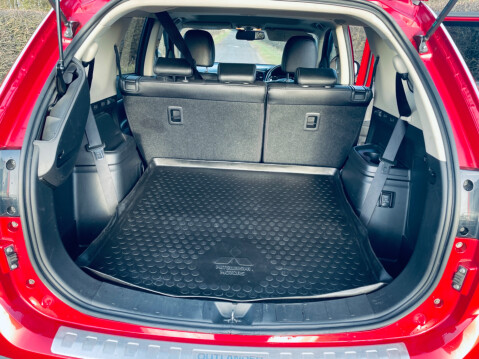 Mitsubishi Outlander DI-D 4 12