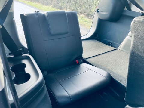 Mitsubishi Outlander DI-D 4 14