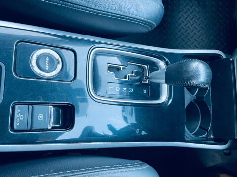 Mitsubishi Outlander DI-D 4 17