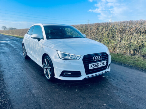 Audi A1 TDI BLACK EDITION 1