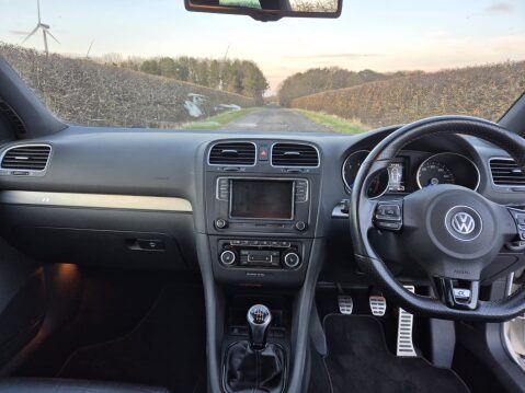 Volkswagen Golf R 8