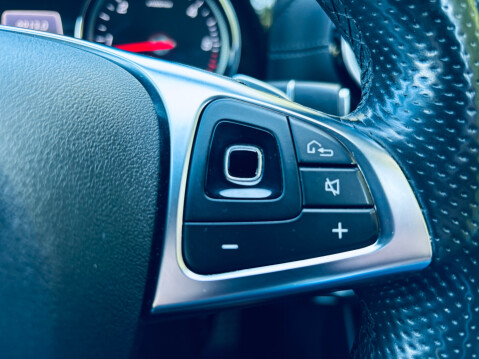 Mercedes-Benz E Class E 220 D AMG LINE 29