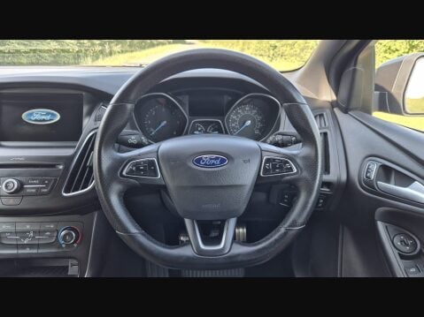 Ford Focus ST-LINE TDCI 25