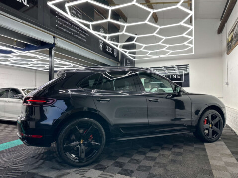 Porsche Macan 2.0 Macan Semi-Auto 4WD 5dr 18