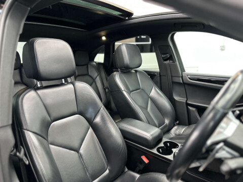 Porsche Macan 2.0 Macan Semi-Auto 4WD 5dr 24