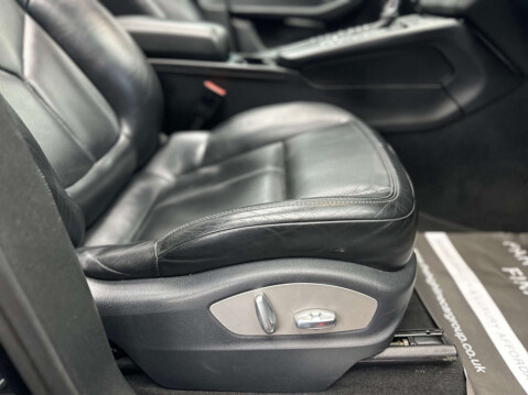 Porsche Macan 2.0 Macan Semi-Auto 4WD 5dr 26