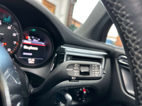 Porsche Macan 2.0 Macan Semi-Auto 4WD 5dr 29
