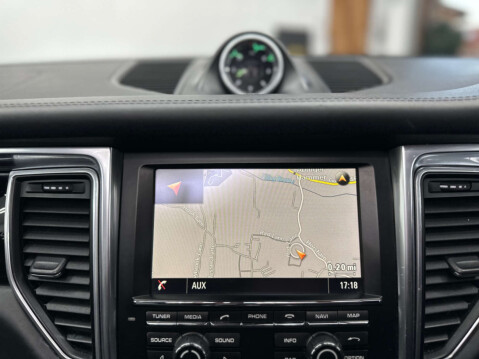 Porsche Macan 2.0 Macan Semi-Auto 4WD 5dr 38