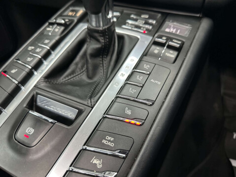 Porsche Macan 2.0 Macan Semi-Auto 4WD 5dr 41