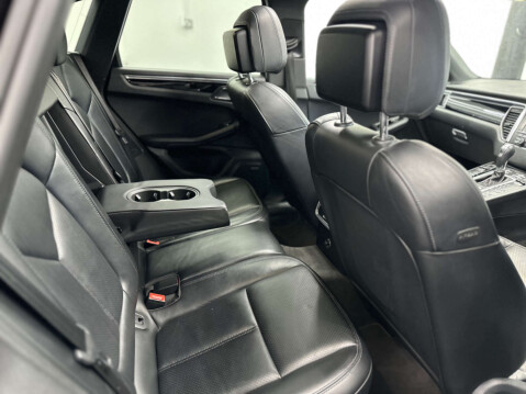 Porsche Macan 2.0 Macan Semi-Auto 4WD 5dr 48