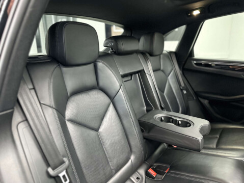 Porsche Macan 2.0 Macan Semi-Auto 4WD 5dr 49