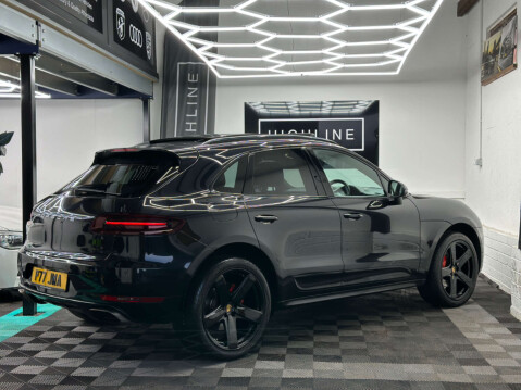 Porsche Macan 2.0 Macan Semi-Auto 4WD 5dr 16