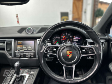 Porsche Macan 2.0 Macan Semi-Auto 4WD 5dr 22