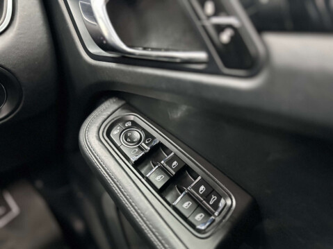 Porsche Macan 2.0 Macan Semi-Auto 4WD 5dr 31