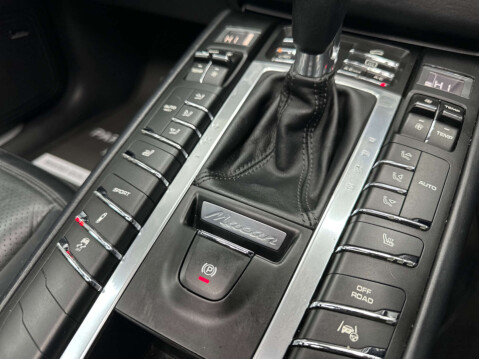 Porsche Macan 2.0 Macan Semi-Auto 4WD 5dr 42