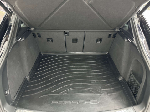 Porsche Macan 2.0 Macan Semi-Auto 4WD 5dr 54