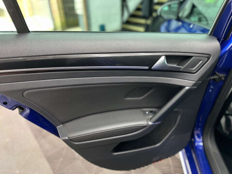 Volkswagen Golf 2.0 Golf R TSi Semi-Auto 4WD 5dr 54