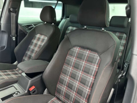 Volkswagen Golf 2.0 Golf GTi TSi Semi-Auto 5dr 47