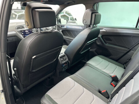 Volkswagen Tiguan 2.0 Tiguan R-Line Tech TSi 4Motion Semi-Auto 4WD 5dr 53