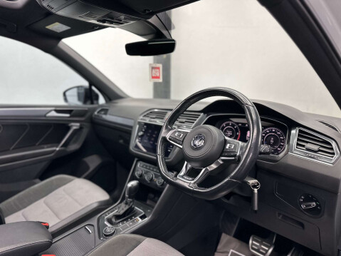 Volkswagen Tiguan 2.0 Tiguan R-Line TSi BlueMotion Technology 4Motion Semi-Auto 4WD 5dr 25