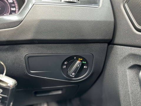 Volkswagen Tiguan 2.0 Tiguan R-Line TSi BlueMotion Technology 4Motion Semi-Auto 4WD 5dr 32
