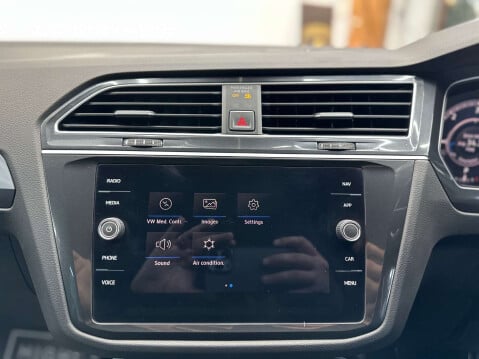 Volkswagen Tiguan 2.0 Tiguan R-Line TSi BlueMotion Technology 4Motion Semi-Auto 4WD 5dr 43
