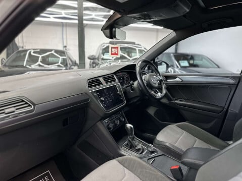 Volkswagen Tiguan 2.0 Tiguan R-Line TSi BlueMotion Technology 4Motion Semi-Auto 4WD 5dr 49
