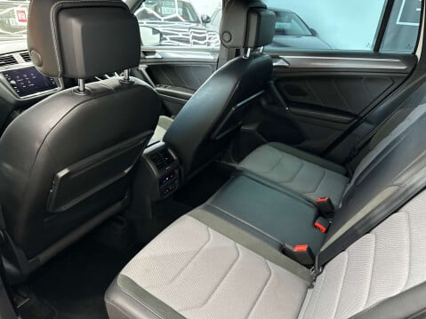 Volkswagen Tiguan 2.0 Tiguan R-Line TSi BlueMotion Technology 4Motion Semi-Auto 4WD 5dr 54