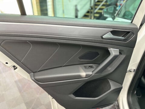 Volkswagen Tiguan 2.0 Tiguan R-Line TSi BlueMotion Technology 4Motion Semi-Auto 4WD 5dr 57